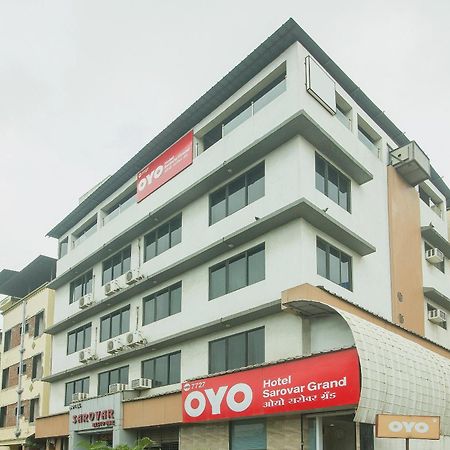 Oyo Hotel Sarovar Grand Kalamboli Екстер'єр фото
