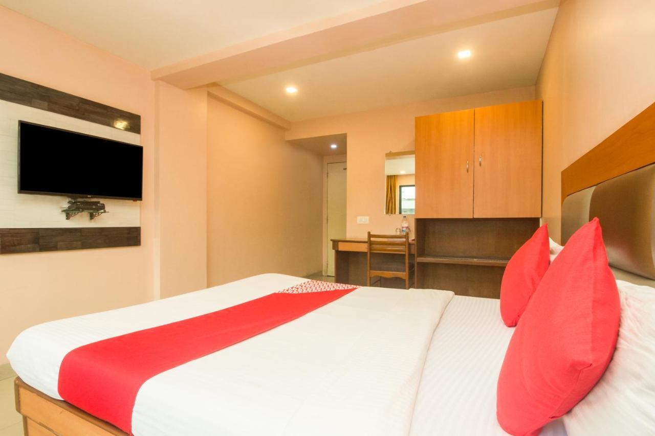 Oyo Hotel Sarovar Grand Kalamboli Екстер'єр фото