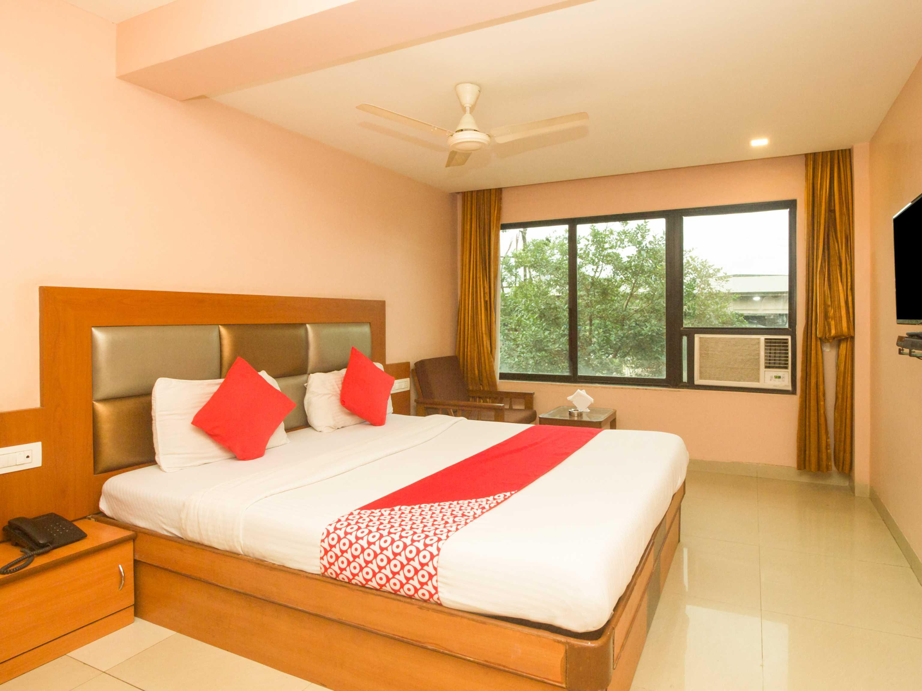 Oyo Hotel Sarovar Grand Kalamboli Екстер'єр фото