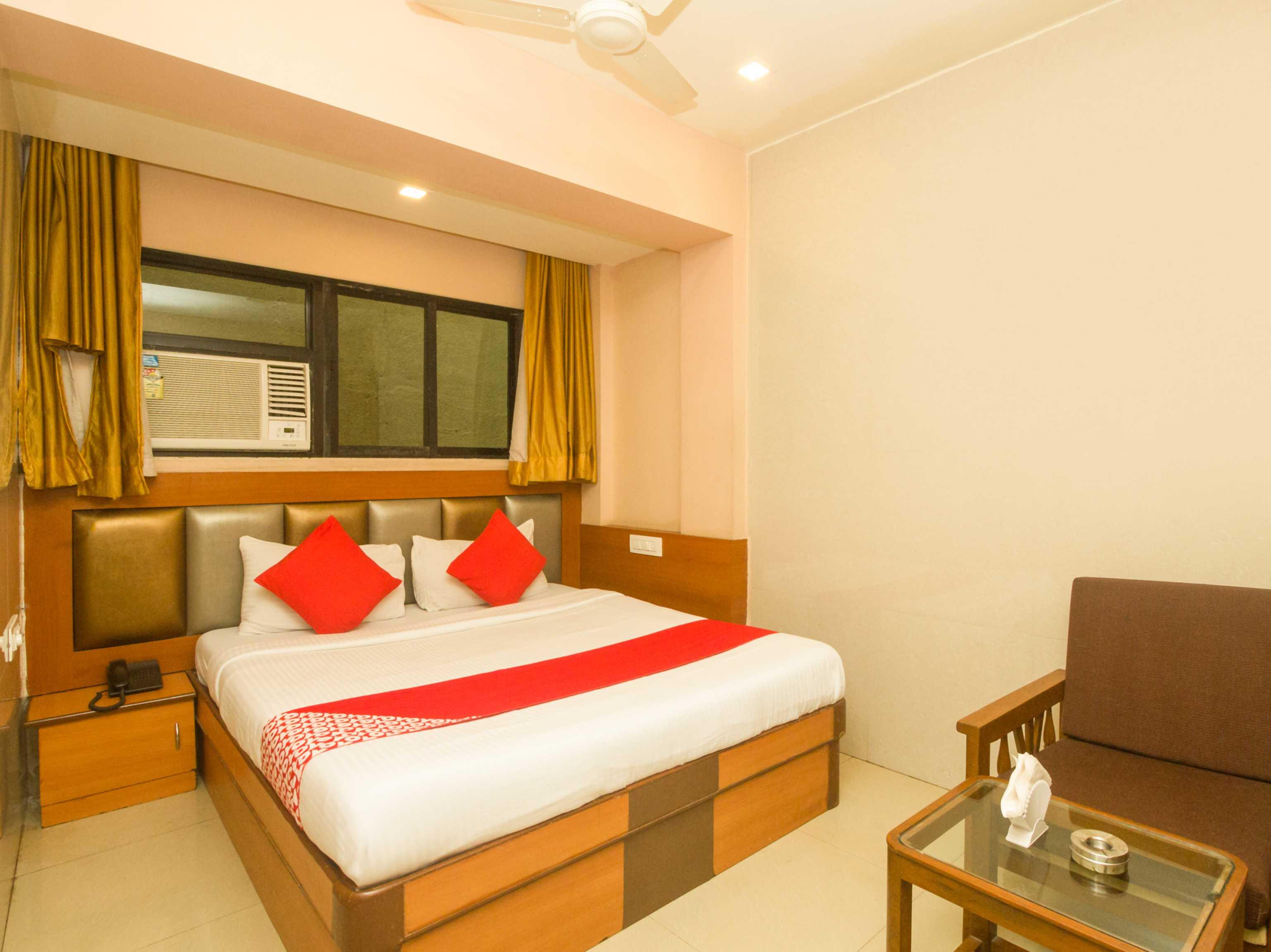 Oyo Hotel Sarovar Grand Kalamboli Екстер'єр фото