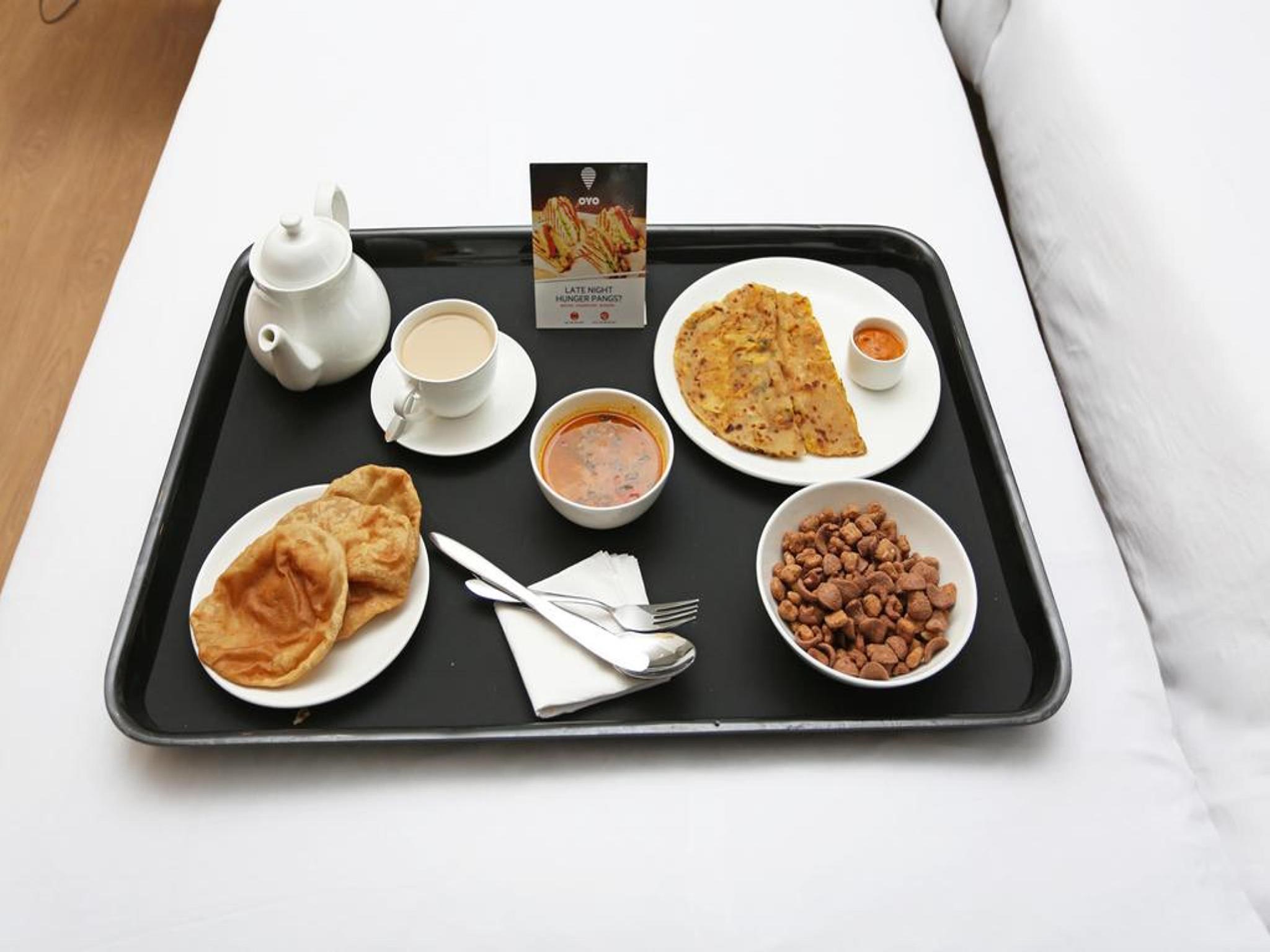 Oyo Hotel Sarovar Grand Kalamboli Екстер'єр фото