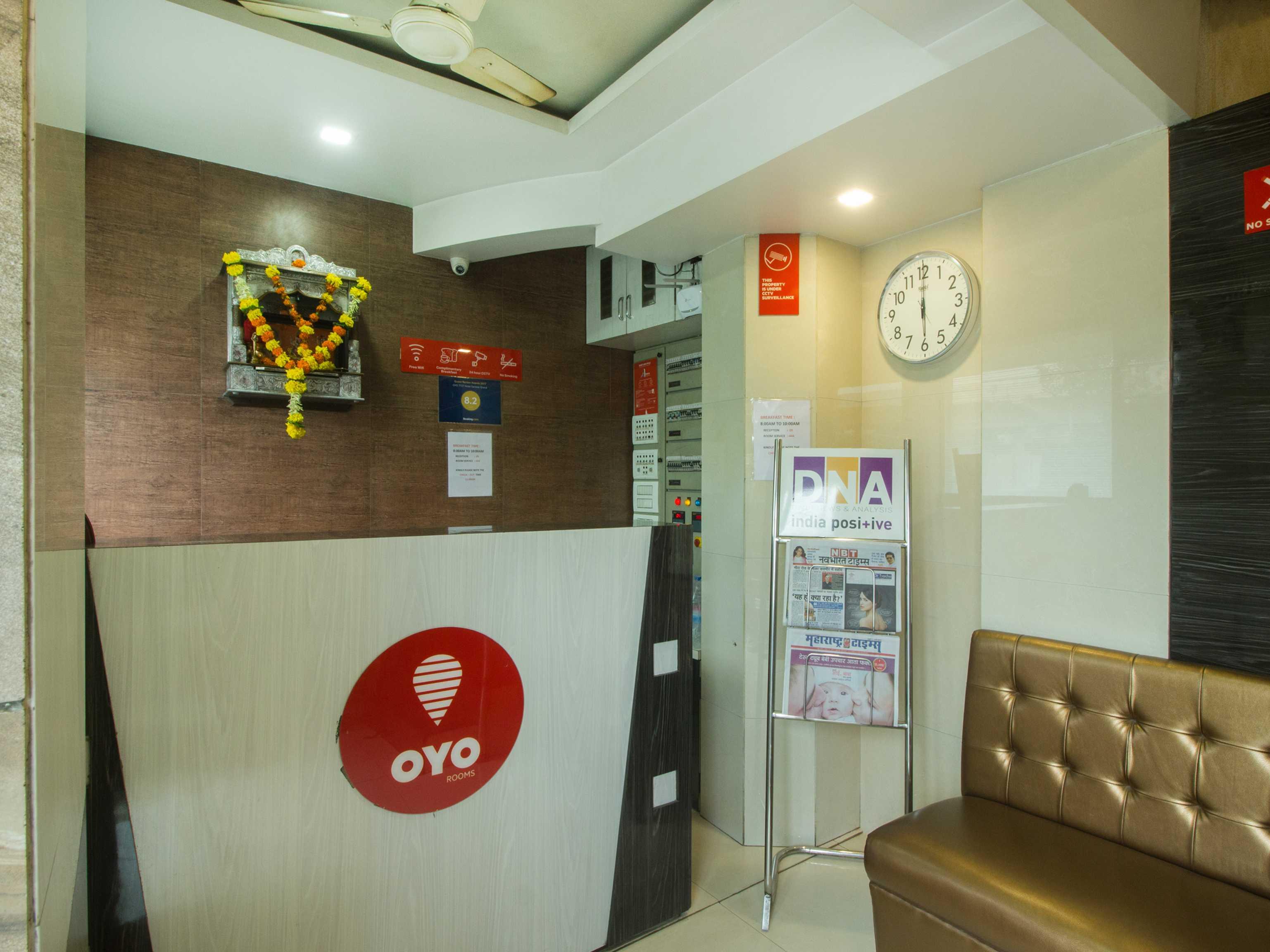 Oyo Hotel Sarovar Grand Kalamboli Екстер'єр фото
