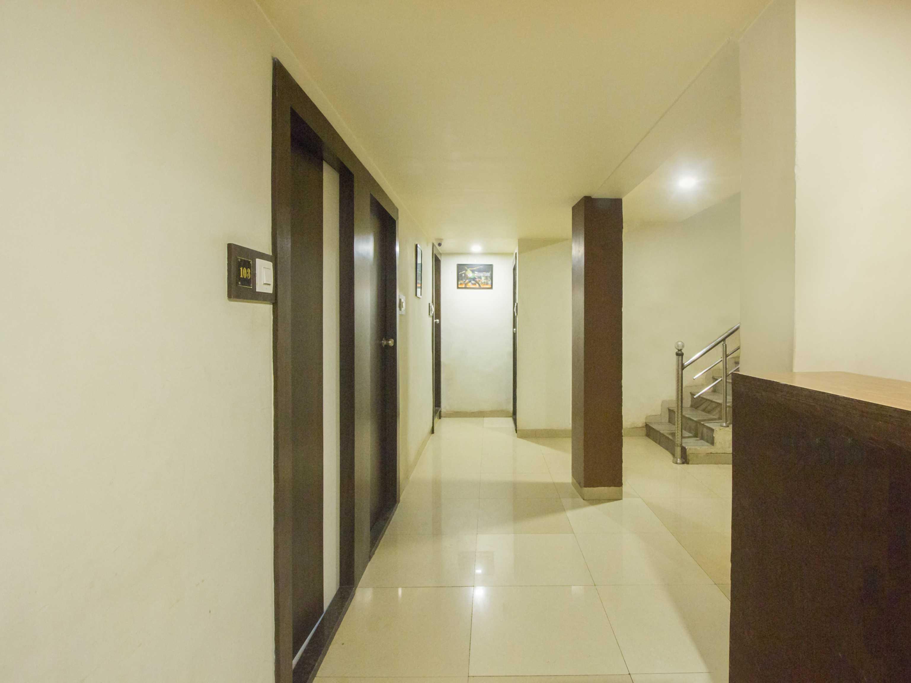 Oyo Hotel Sarovar Grand Kalamboli Екстер'єр фото