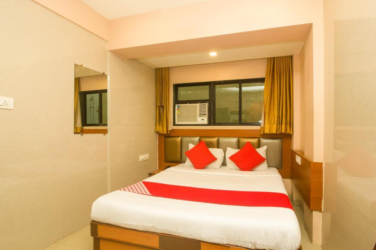 Oyo Hotel Sarovar Grand Kalamboli Екстер'єр фото