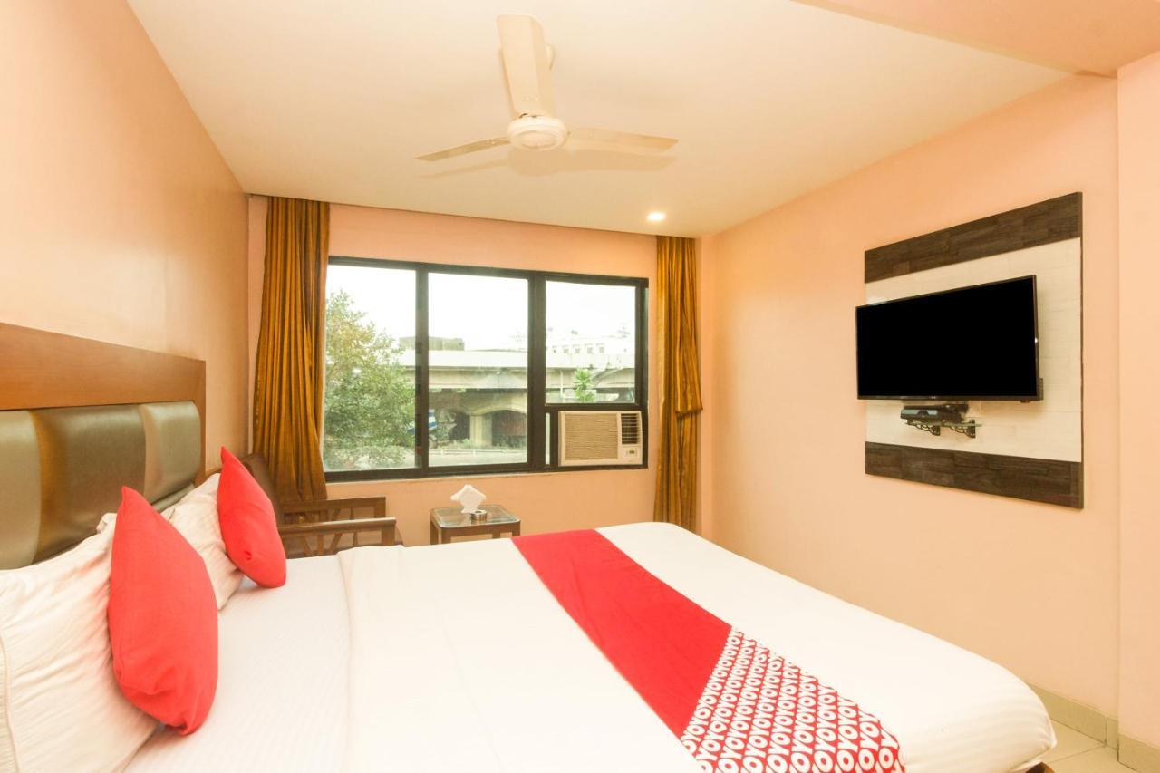 Oyo Hotel Sarovar Grand Kalamboli Екстер'єр фото