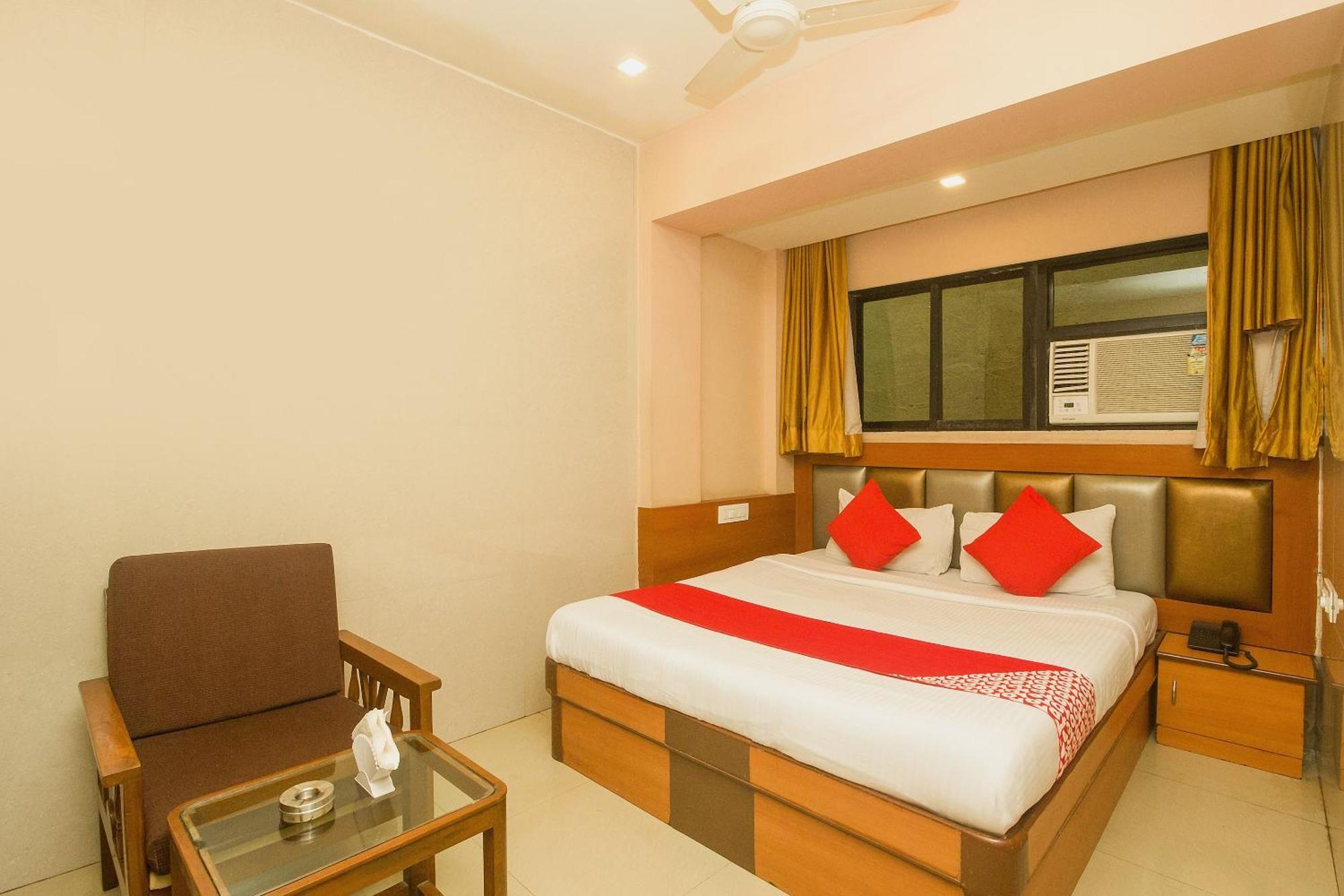 Oyo Hotel Sarovar Grand Kalamboli Екстер'єр фото