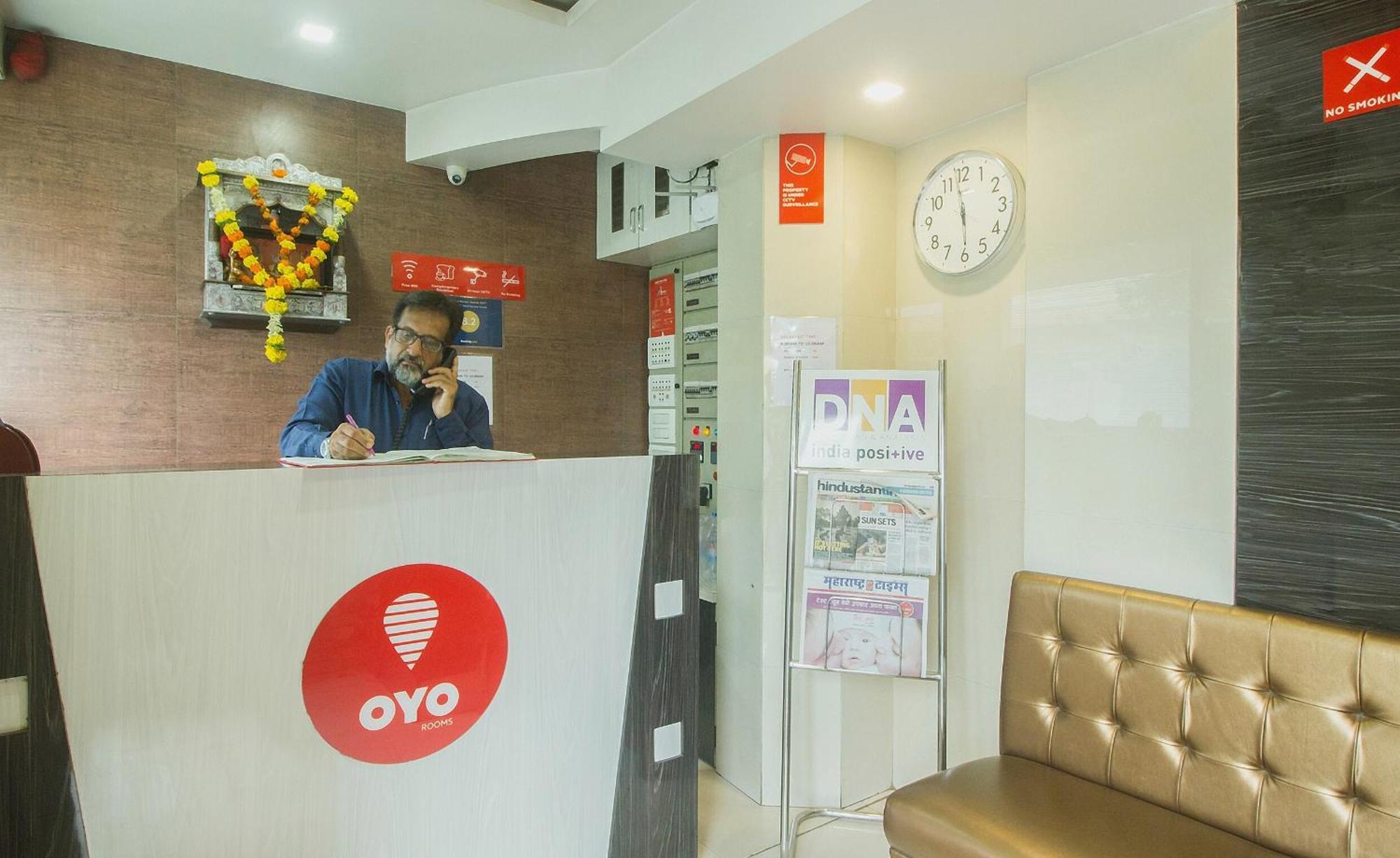 Oyo Hotel Sarovar Grand Kalamboli Екстер'єр фото