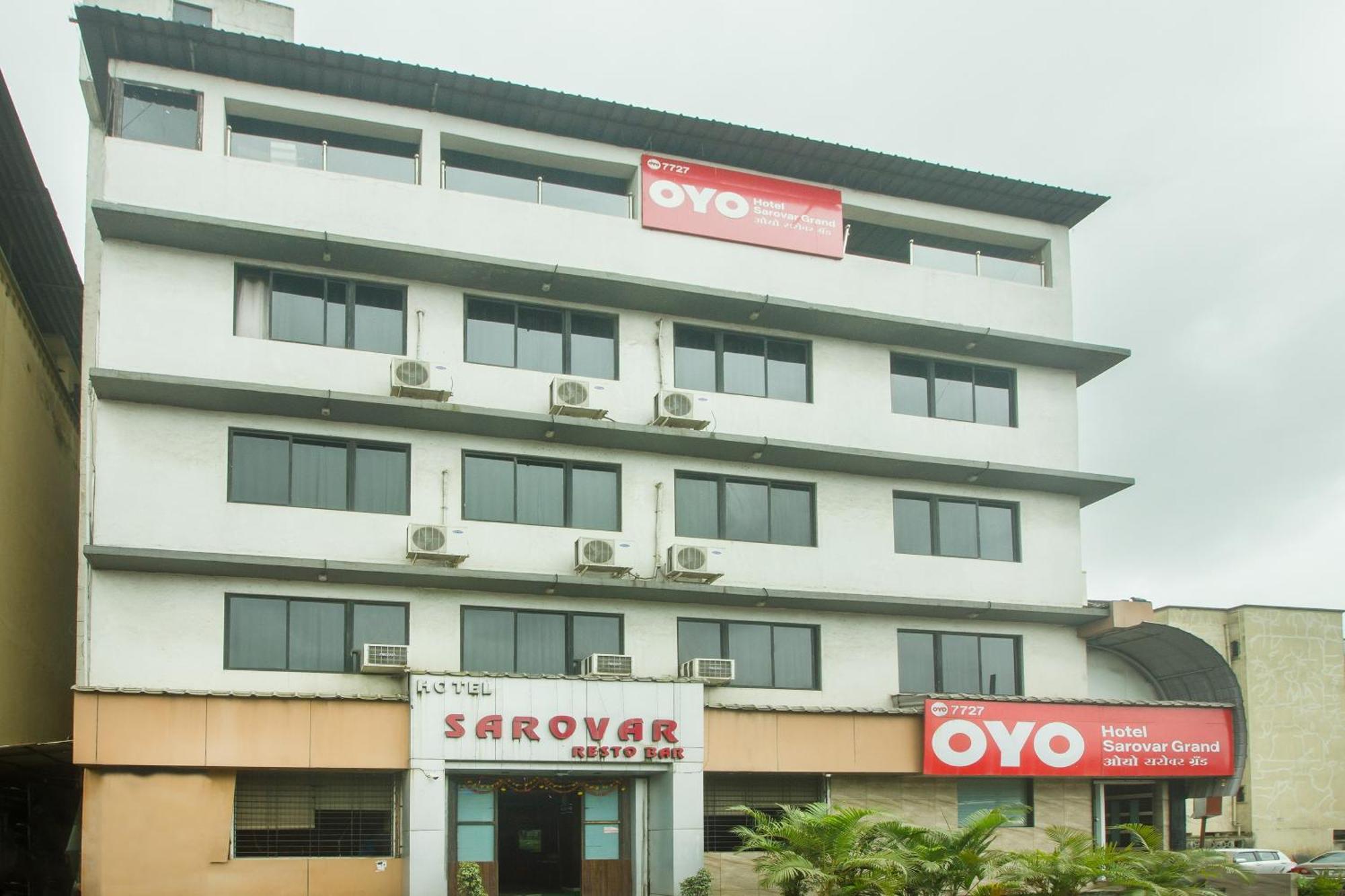 Oyo Hotel Sarovar Grand Kalamboli Екстер'єр фото